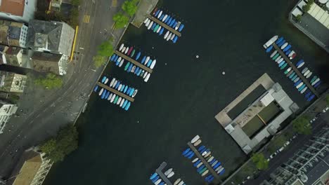 Tageszurich-Innenstadt-Flussdock-Luftfahrt-Blick-4k-Schweiz