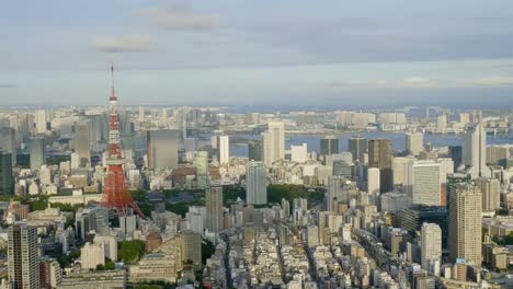 Schöne-Architektur,-Außenaufnahme-von-Gebäuden-in-der-Stadt-Tokio-Japan