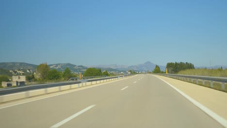 Fahren-auf-der-spanischen-Autobahn