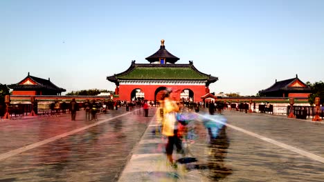 Beijing,-China-–-Nov-1,2014:-Der-Blick-auf-die-Qinian-Hall-und-das-Tor-in-den-Himmelstempel,-Peking,-China