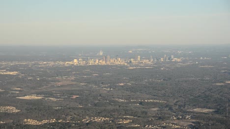 El-centro-de-la-ciudad-de-Atlanta,-en-la-distancia