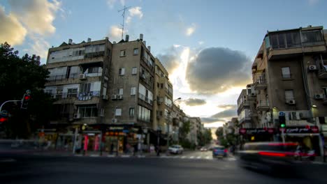 Tel-Aviv-del-centro-de-la-ciudad-de-lapso-de-tiempo-de-tráfico