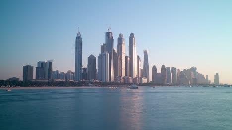 Lapso-de-tiempo-panorámica-de-la-marina-de-dubai