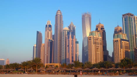 dubai-marina-Zeitraffer-vom-Strand-entfernt