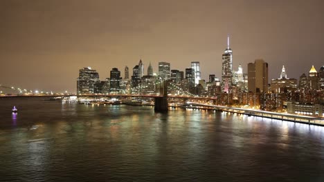 Nacht-hellen-Blick-auf-die-manhattan-bridge-4-k-Zeitraffer