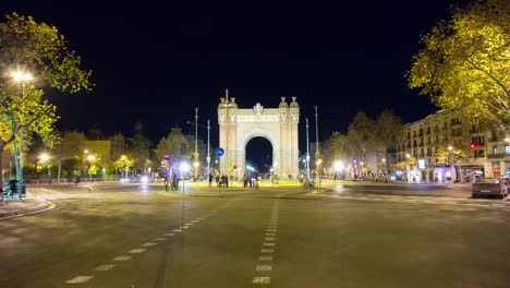 Barcelona-luz-de-noche-arco-del-triunfo-rotonda-4-K-lapso-de-tiempo-de-España