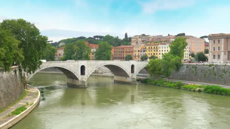 Traditional-apartments-on-Tiber-River,-Rome,-Italy