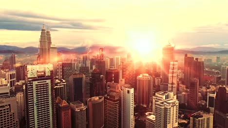 Sonnenuntergang-Skyline-von-Kuala-Lumpur-City-mit-Petronas-Twin-Towers-und-Kuala-Lumpur-City-Centre-KLCC-als-Teil-der-skyline