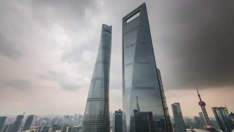 China-Sturm-Himmel-shanghai-berühmten-Wolkenkratzer-der-Innenstadt-Panorama-4k-Zeitraffer