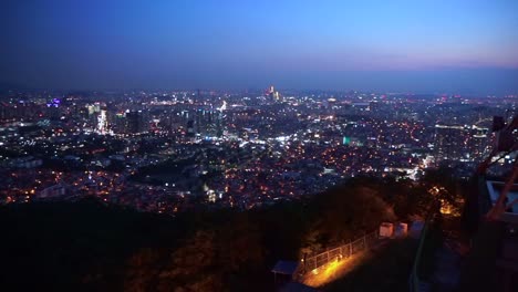 Schöne-Nacht-Blick-auf-Seoul,-Korea-Hauptstadt-vom-Namsan-Berg