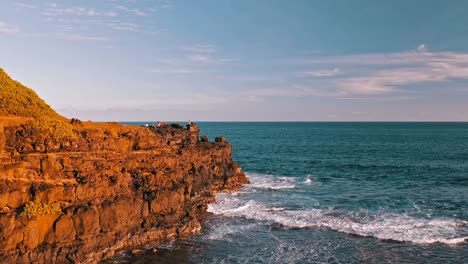 Puesta-de-sol-en-el-mar-la-roca-lenta