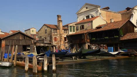 italy-venice-city-summer-day-boat-gondola-workshop-bay-panorama-4k