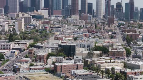 Los-Angeles-aérea-Skyline-urbano-Turismo-vista.-Torres-de-oficinas-había-atestado-centro-de-la-ciudad-LA-vista-panorámica-de-antenas.-Pan-y-Tilt.-4K