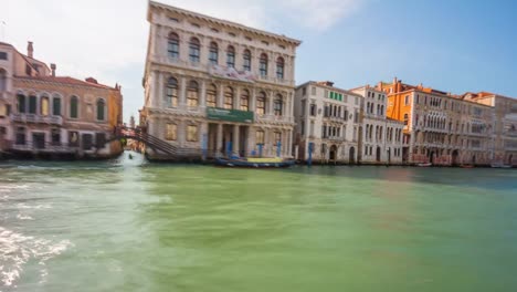 Italia-día-soleado-Venecia-ciudad-famoso-gran-canal-ferry-road-viaje-ciudad-lado-panorama-4k-lapso-de-tiempo