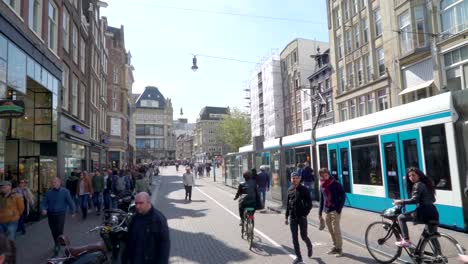 The-busy-people-on-the-streets-in-Amsterdam