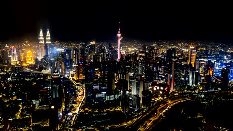 Colores-vibrantes-de-la-ciudad-de-Kuala-Lumpur-ligera-durante-la-noche.-Desplazamiento-hacia-abajo-a-arriba.