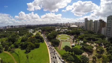 Aerial-View-von-23-de-Maio-Avenue-in-Sao-Paulo,-Brasilien