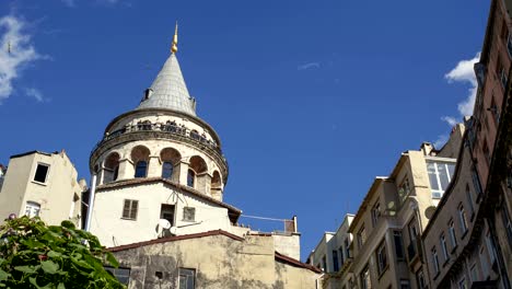 Zeitraffer-Video-der-Galata-Turm-und-Wohnungen,-Istanbul,-Türkei