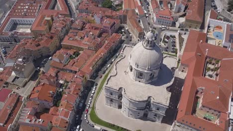 Portugal-verano-día-Lisboa-paisaje-urbano-iglesia-de-santa-engrácia-superior-aéreo-panorama-4k