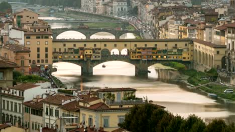 Zeitraffer-der-Ponte-Vecchio-Brücke-von-Florenz,-Italien