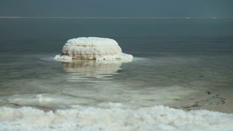 Tracking-shot-of-salt-deposits-on-the-banks-of-the-Dead-Sea-in-israel