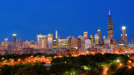 Golden-Chicago-Skyline-verfallen-bei-Sonnenuntergang