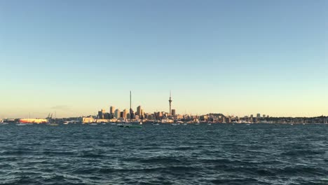 Auckland-City-Skyline-New-Zealand-Sonnenuntergang