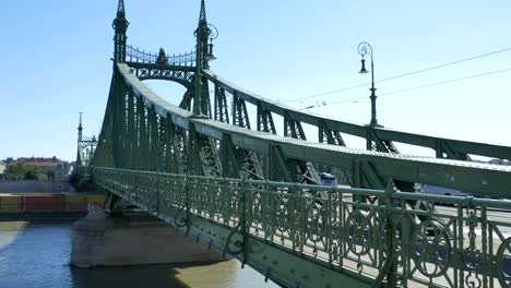 Puente-de-la-libertad-sobre-Danubio