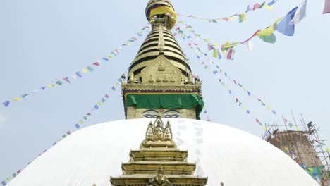 Ancient-famous-Sawayambhunath-monkey-temple-in-Kathmandu,-Nepal.