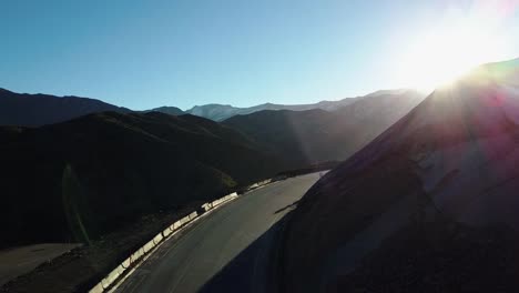 Vuelo-del-abejón-con-el-hermoso-paisaje-de-montaña-en-Marruecos