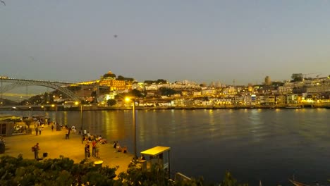 an-einem-sonnigen-Tag-Fluss-Douro-in-porto