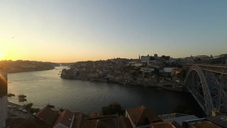 an-einem-sonnigen-Tag-Fluss-Douro-in-porto