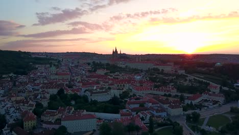 Hermosa-vista-aérea-de-la-vista-panorámica-de-la-ciudad-de-Praga