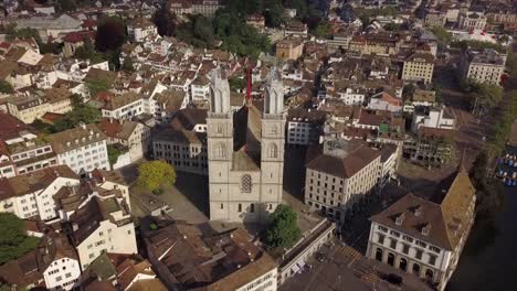 Sonnentag-zurich-Stadt-berühmte-Kathedrale-Luftbild-4k-Schweiz