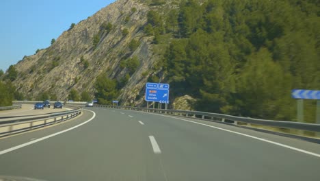 Fahren-auf-der-spanischen-Autobahn