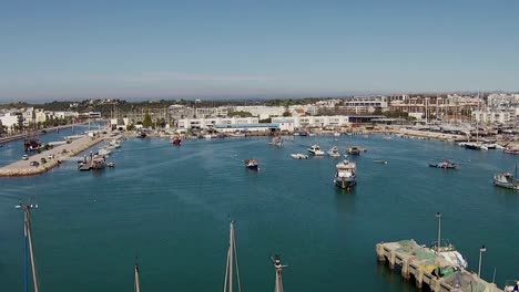 Luftbild-vom-Hafen-von-Lagos-in-Portugal