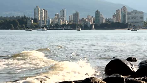 Inglés-Bay-mañana-olas,-Vancouver