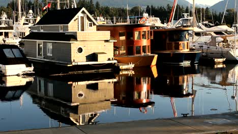 Flotador-hogares,-puerto-de-Coal,-Vancouver