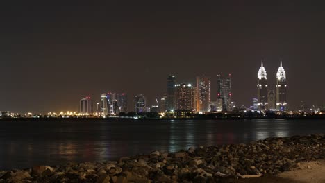 La-noche-4-K-time-lapse-de-dubai-palm-place