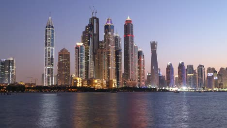 Panoramablick-auf-dubai-marina-Sonnenuntergang-Zeitraffer