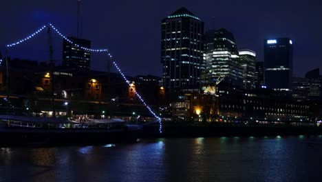 Vista-de-noche-en-Puerto-Madero,-Buenos-Aires,-Argentina