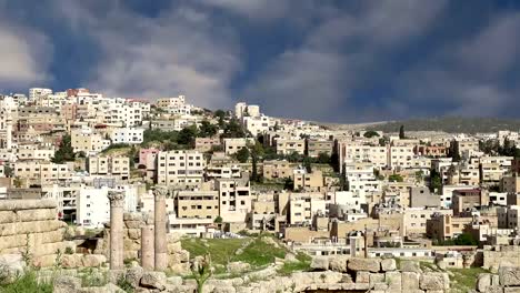 Römische-Ruinen-in-der-jordanischen-Stadt-Jerash-(Gerasa-der-Antike),-die-Hauptstadt-und-größte-Stadt-Jerash-Governorate,-Jordanien