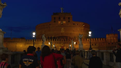 Italien-Nacht-Beleuchtung-Rom-berühmte-Brücke-Castel-Sant-Panorama-4k