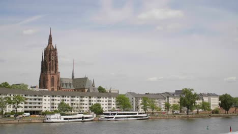 Frankfurt-Am-Main,-Juni-2017-bei-gutem-Wetter