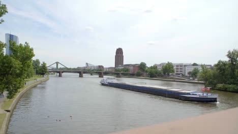 Frankfurt-Am-Main,-Juni-2017-bei-gutem-Wetter