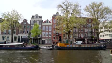 The-docking-boat-on-the-side-of-the-big-canal