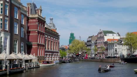 Blue-water-from-the-big-canal-with-the-boats