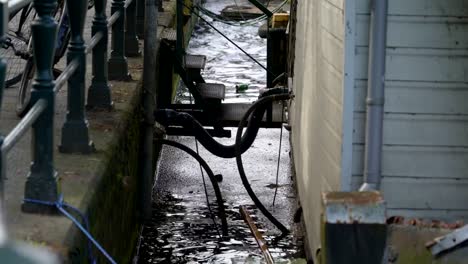 Closer-look-of-the-pipes-and-ropes-on-the-big-boat