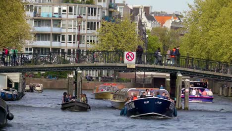 The-view-of-the-boats-cruising-along-the-big-canal