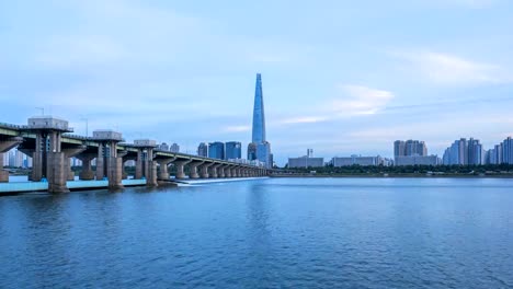 Horizonte-de-la-ciudad-de-Seúl-y-Torre-de-Lotte-en-Seúl,-Corea-del-sur